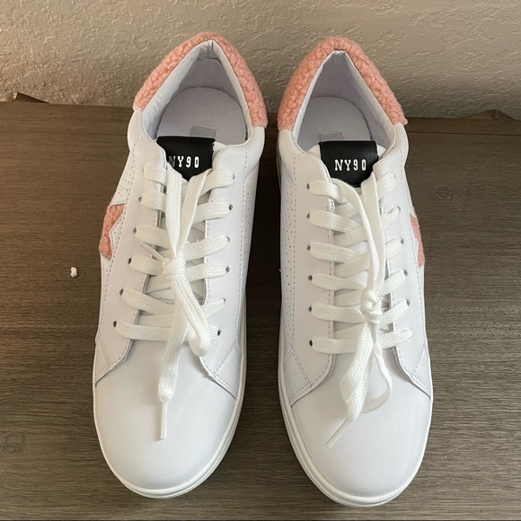 NIB Steve Madden Pink Star White Sneakers Size 11 - Picture 2 of 11